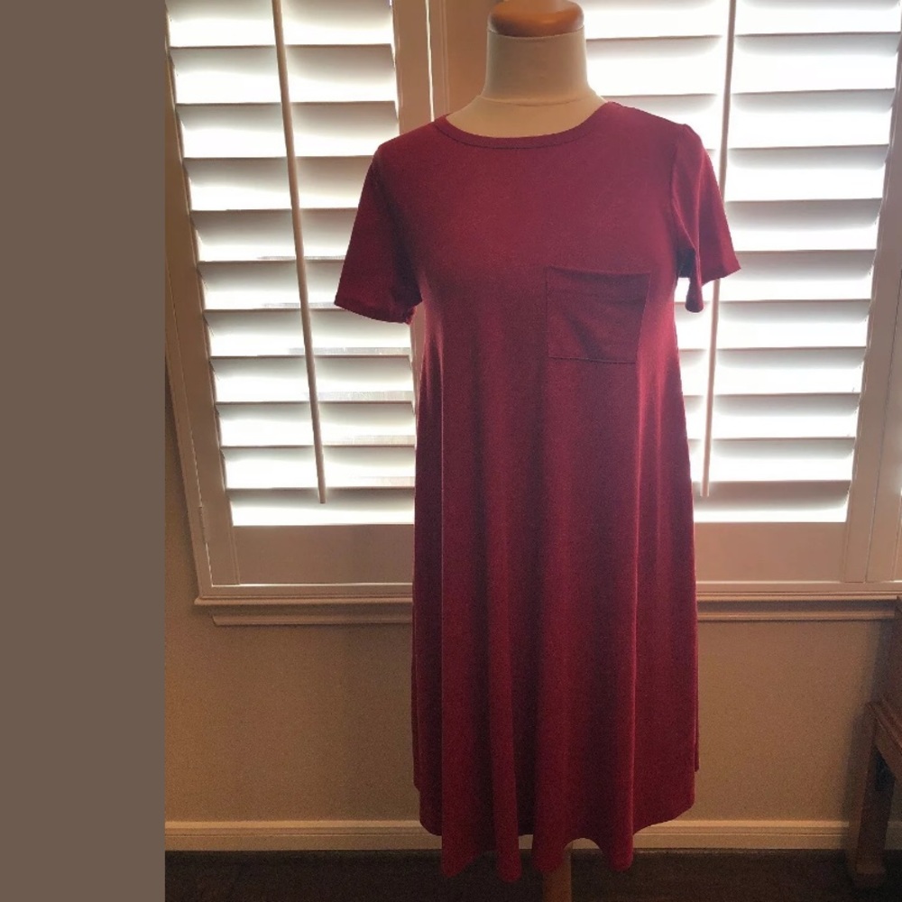 Lularoe Carly Red Dot Feather Design XS (No Tail)